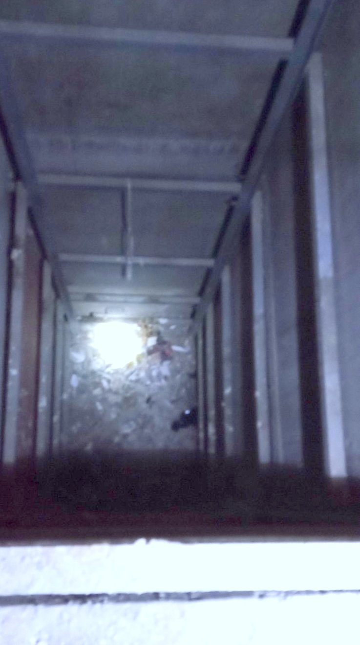 (ФОТО) В Кишиневе мужчина упал в шахту лифта недостроенного здания на Буюканах