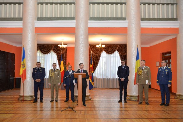 (ФОТО) Министр обороны на выставке «Румынская армия и Бессарабия»: «Сотрудничество в области военных архивов важно для Национальной армии»