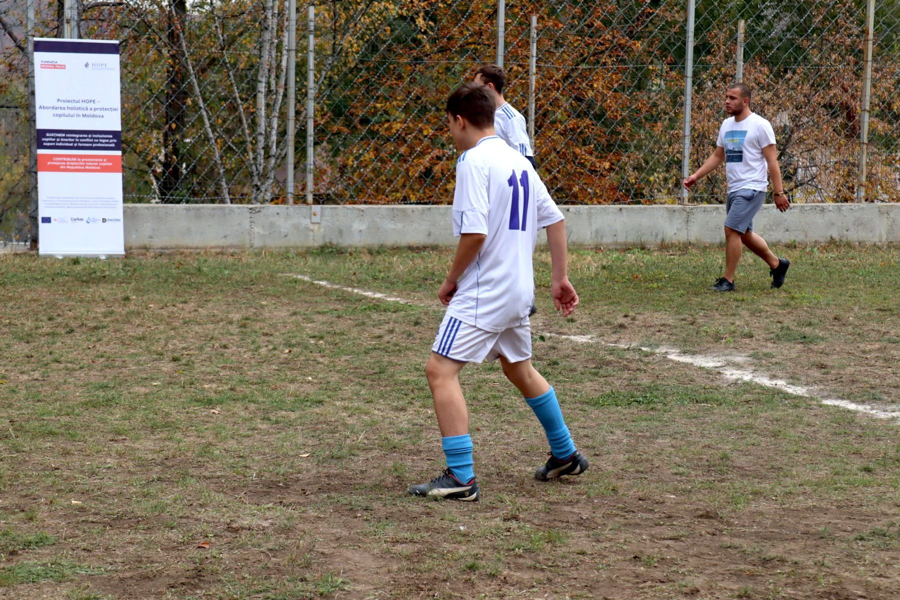FOTO Fotbal în penitenciar: minorii deținuți și viitorii polițiști au jucat un meci amical