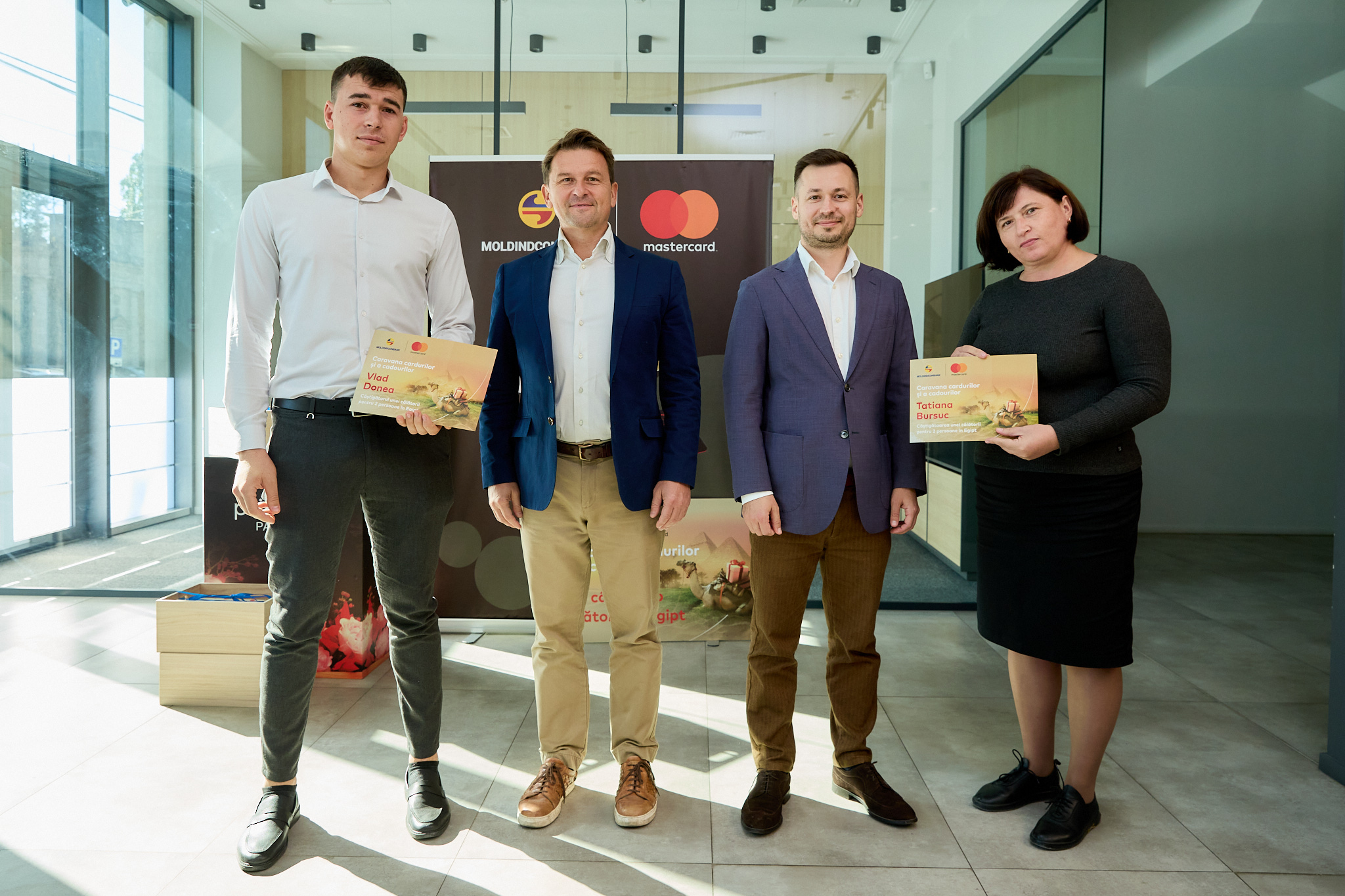 Felicitări celor 23 mari câștigători ai promoției ”Caravana cardurilor și a cadourilor”, organizată de Moldindconbank și Mastercard