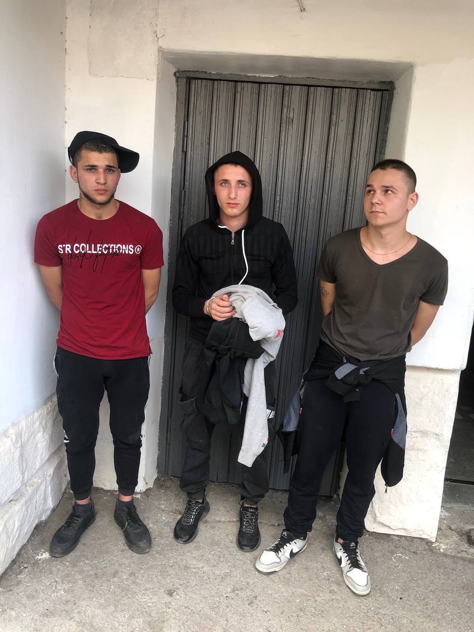 FOTO Cei trei deținuți care au evadat din Penitenciarul nr.10 din Chișinău au fost reținuți. Poliția: „Au opus rezistență”