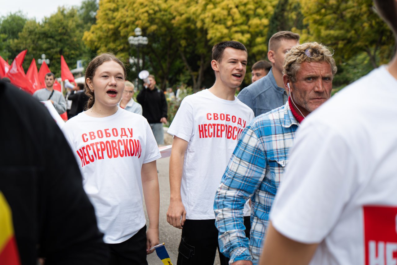 (ФОТО) «Возрождение» на митинге выдвинула Нестеровского кандидатом в мэры Бельц. Хотя он находится под арестом