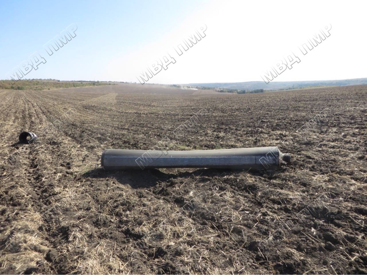 (ФОТО) МВД Приднестровья опубликовало фото обломков ракеты, найденных в селе Гыска