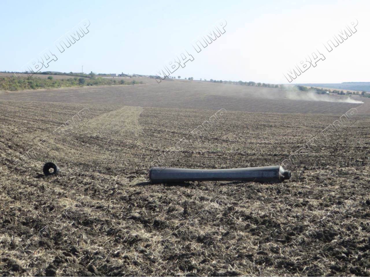 (ФОТО) МВД Приднестровья опубликовало фото обломков ракеты, найденных в селе Гыска