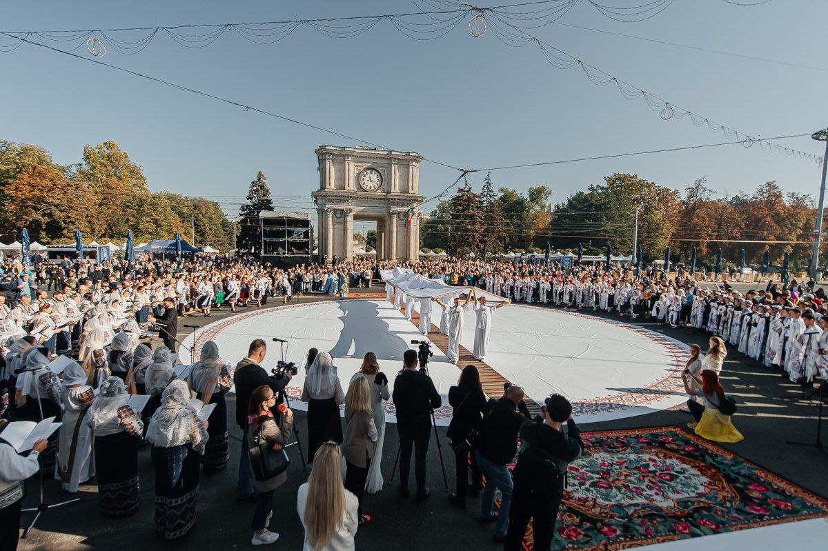 FOTO Rugăciune, concert și târguri cu bucate și vinuri alese, în PMAN: Cum capitala își sărbătorește hramul