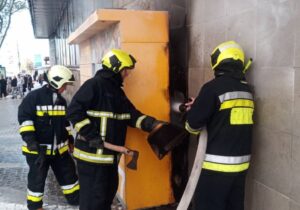 (ФОТО, ВИДЕО) В центре Кишинева загорелся почтовый терминал