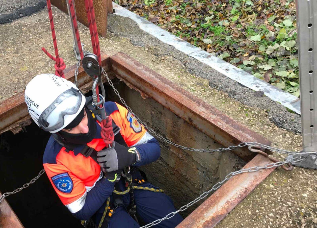(ФОТО) В Кишиневе мужчина упал в шахту лифта недостроенного здания на Буюканах