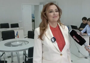 (ВИДЕО) Учительница Шора по румынскому языку подала документы для участия в выборах мэра Кишинева