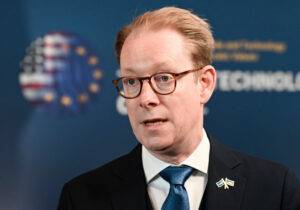 Министра иностранных дел Швеции не пустили в Украину. Дипломат забыл взять свой паспорт
