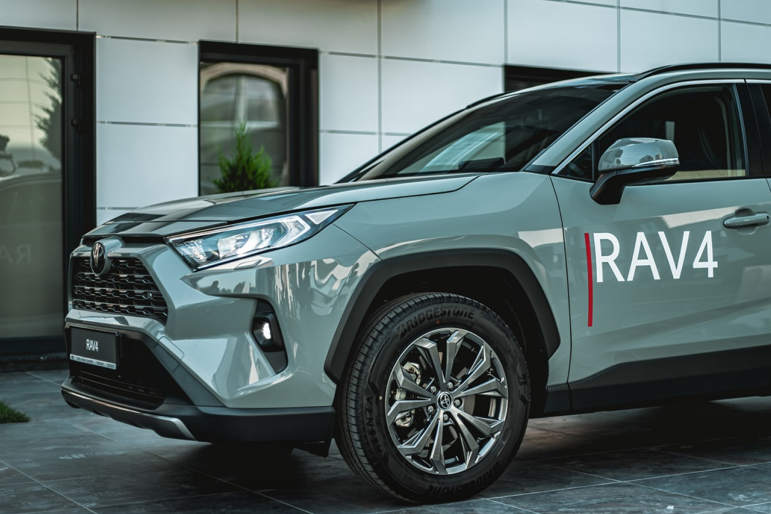 Специальное предложение для RAV4 со скидкой до 1.500 USD