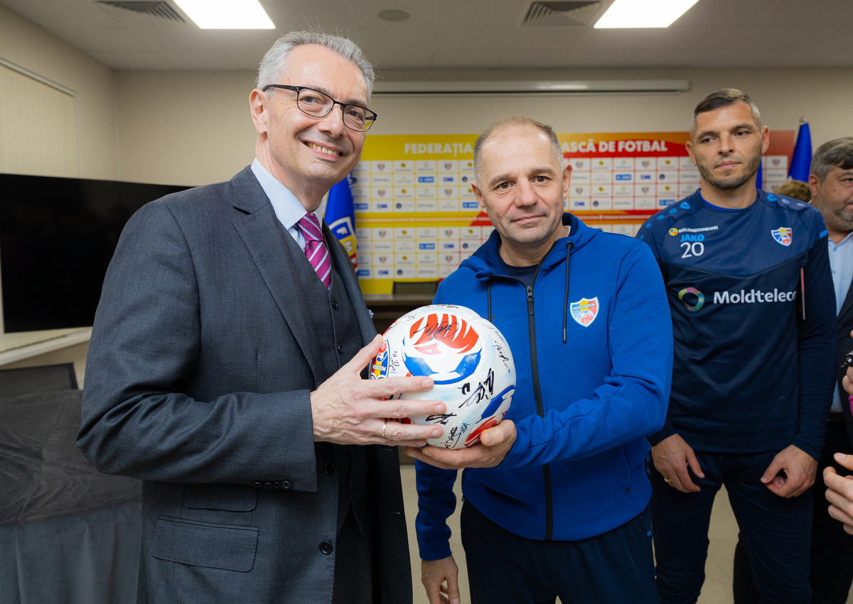 Председатель Moldindconbank встретился со сборной Молдовы: Предстоит важный матч для страны