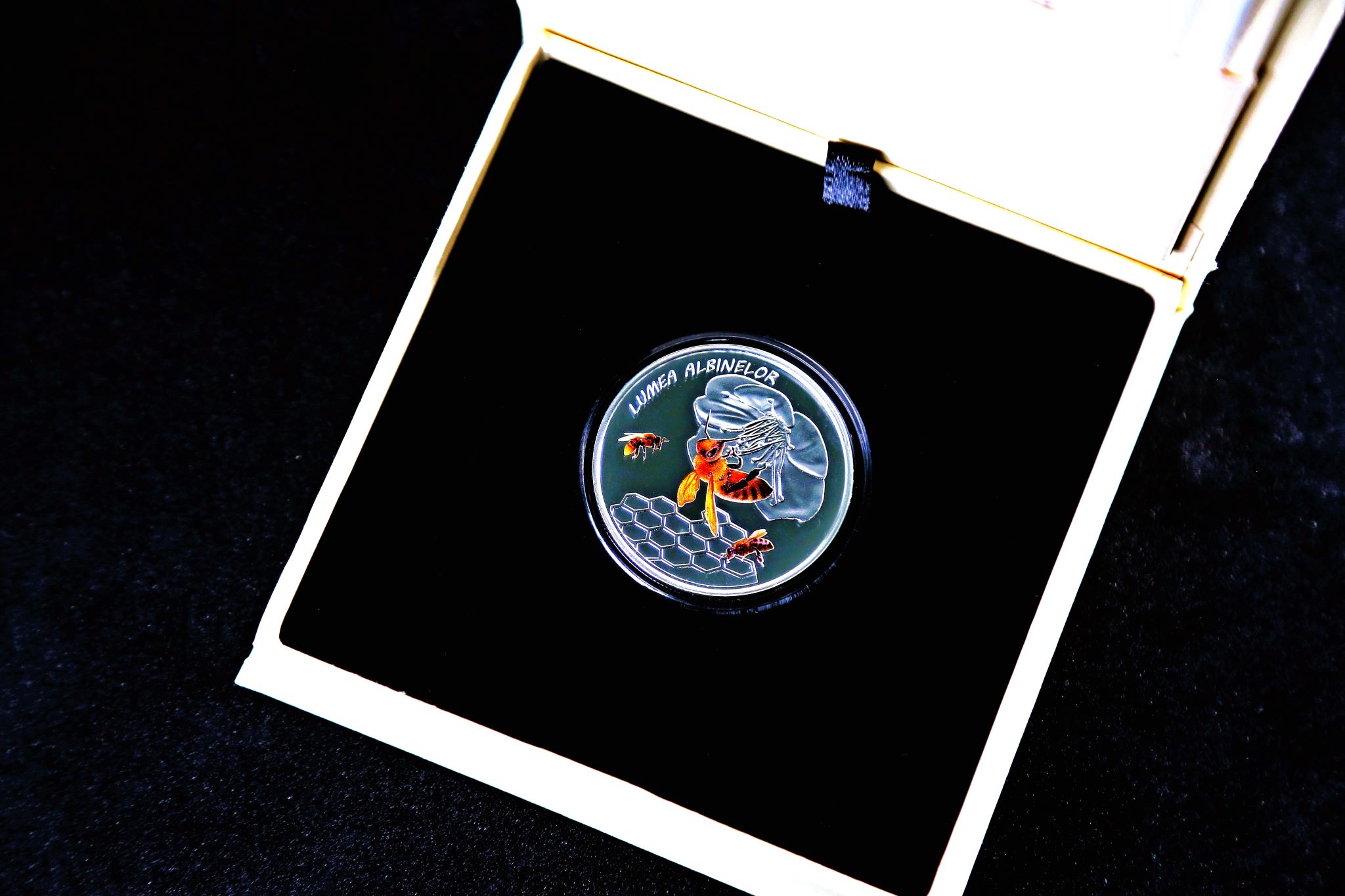 FOTO Noi monede comemorative, din aur și argint, puse în circulație: în total - 1 800 exemplare