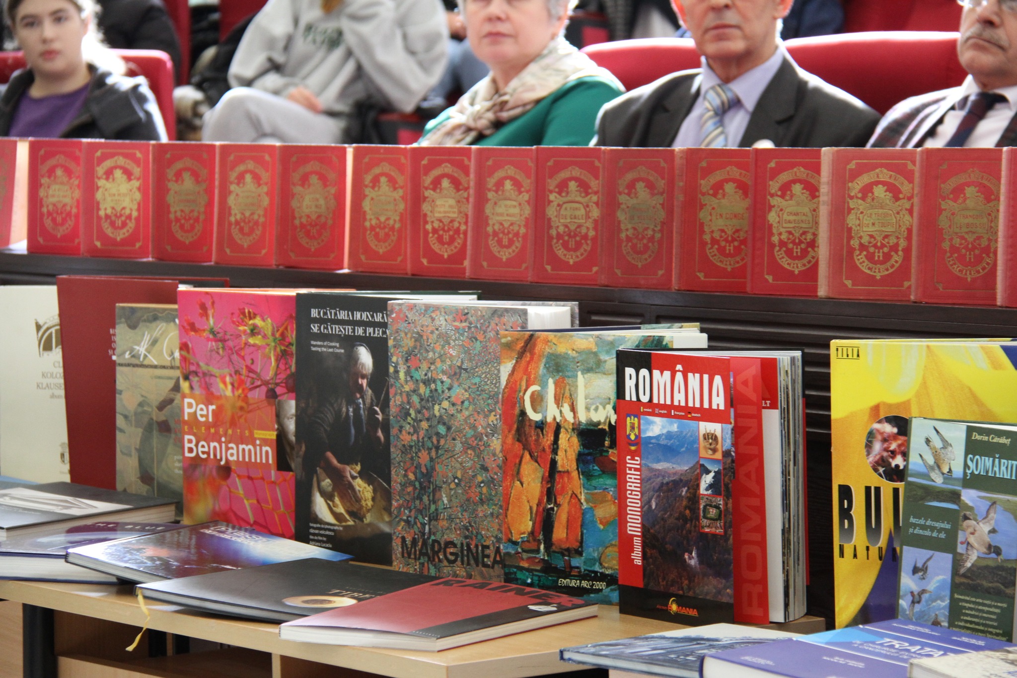 (ФОТО) Румынская принцесса Маргарета подарила Госуниверситету Молдовы книги