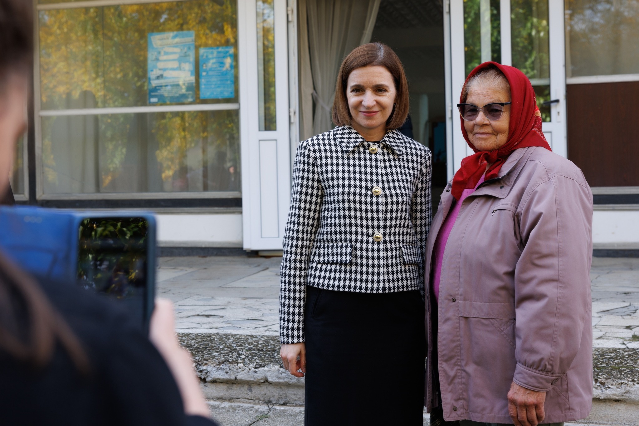 Maia Sandu s-a întâlnit cu localnicii din Vărzărești și Nisporeni: I-am îndemnat să iasă la vot pentru că de rezultatul alegerilor depinde cum vor arăta satele și orașele