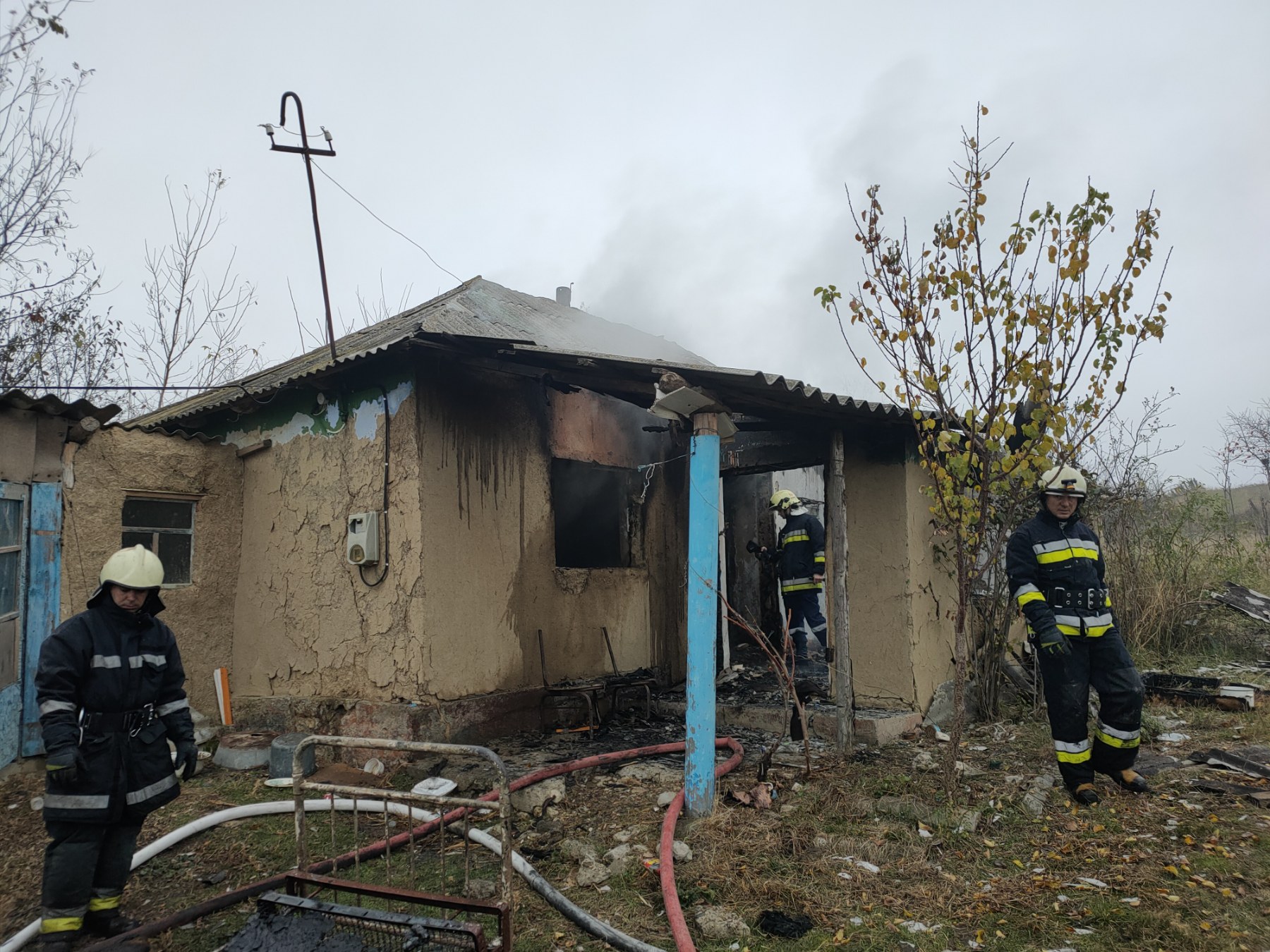 Tragedie la Fălești: Cadavrul carbonizat al unui bărbat de 48 de ani a fost depistat într-o casă care a ars