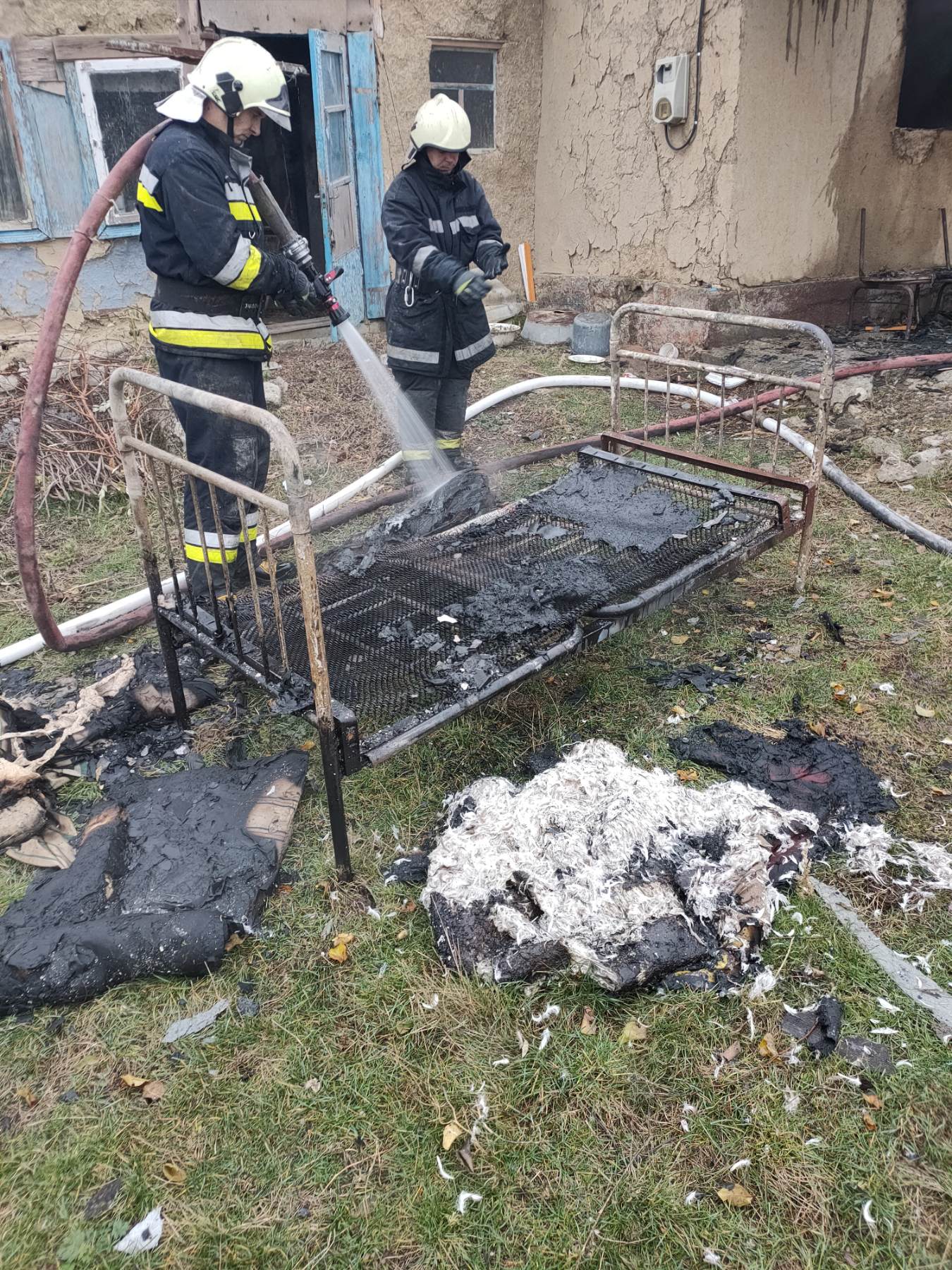 Tragedie la Fălești: Cadavrul carbonizat al unui bărbat de 48 de ani a fost depistat într-o casă care a ars