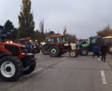 (ВИДЕО) Фермеры перекрыли Хынчештское шоссе на въезде в Кишинев