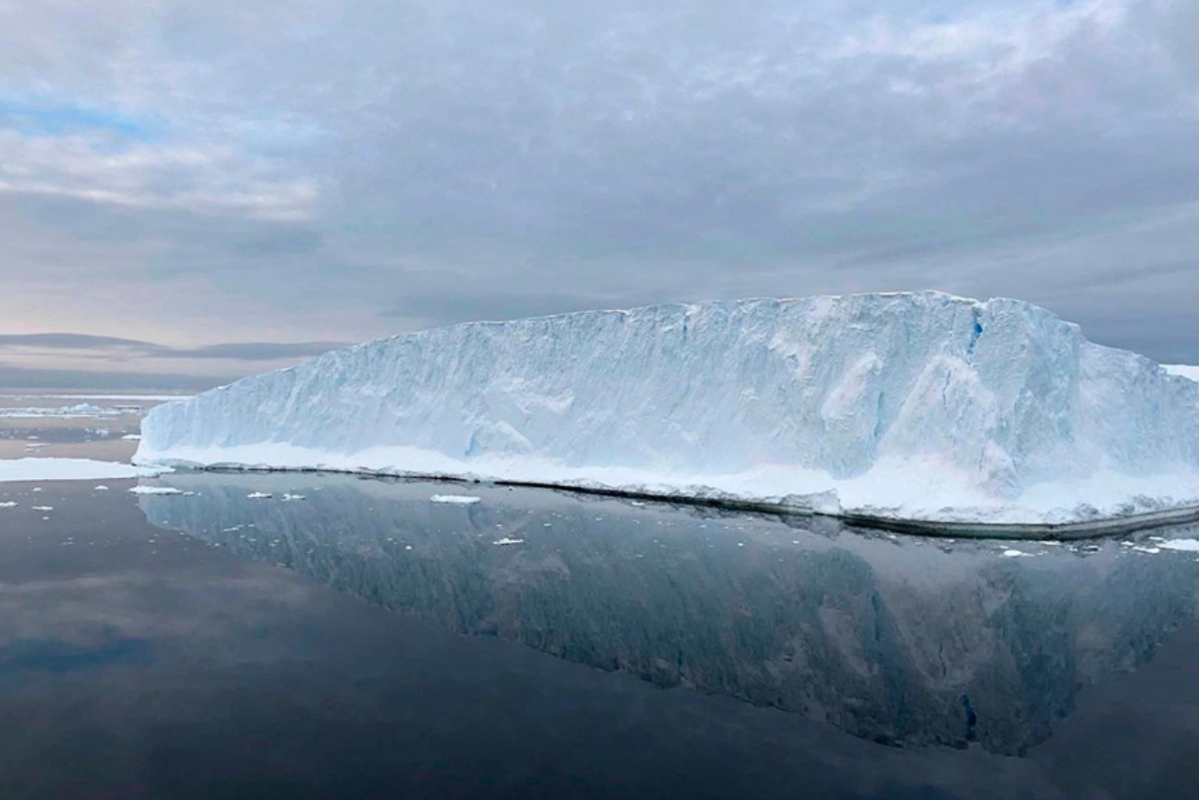 (ФОТО) Крупнейший в мире айсберг может скоро растаять