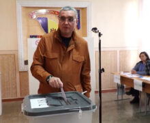(ВИДЕО) Ренато Усатый проголосовал в Бельцах и призвал граждан «не сидеть дома»