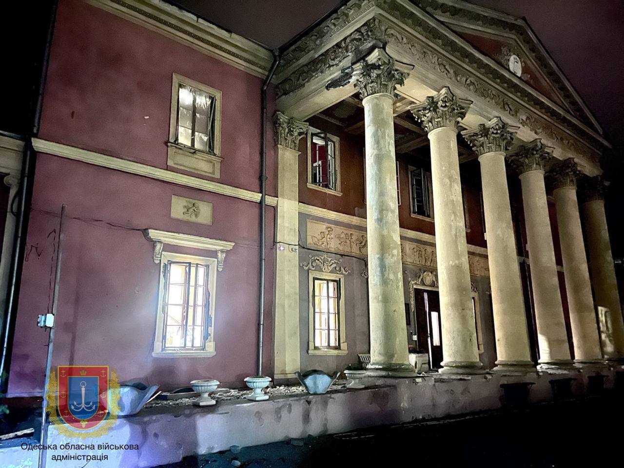 (ФОТО) В Одессе из-за ночной атаки поврежден памятник Всемирного наследия ЮНЕСКО