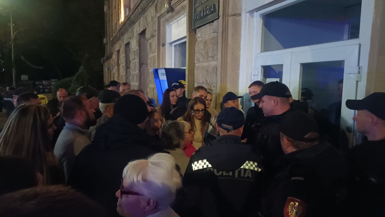 Corșicova - exclusă din cursa electorală pentru funcția de primar de Bălți. Tauber și simpatizanții lui Șor au ieșit la protest