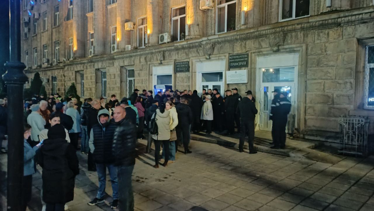 Corșicova - exclusă din cursa electorală pentru funcția de primar de Bălți. Tauber și simpatizanții lui Șor au ieșit la protest