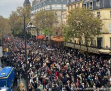 (ВИДЕО) В Париже тысячи людей вышли на марш против антисемитизма