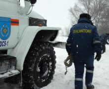 На юге Молдовы машина скорой помощи и микроавтобус попали в ДТП из-за снега