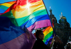 В России объявили «экстремистским» и запретили «движение ЛГБТ»