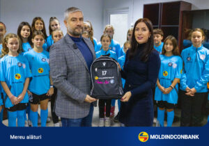 Echipa de fotbal feminin ”Pudra”, dotată cu uniforme de către Moldindconbank