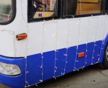 (ВИДЕО) На улицы Кишинева выйдут праздничные троллейбусы. На каждом — 20 метров гирлянд