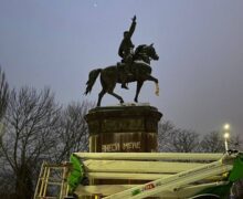 (ФОТО, ВИДЕО) В Киеве демонтируют памятник Щорсу