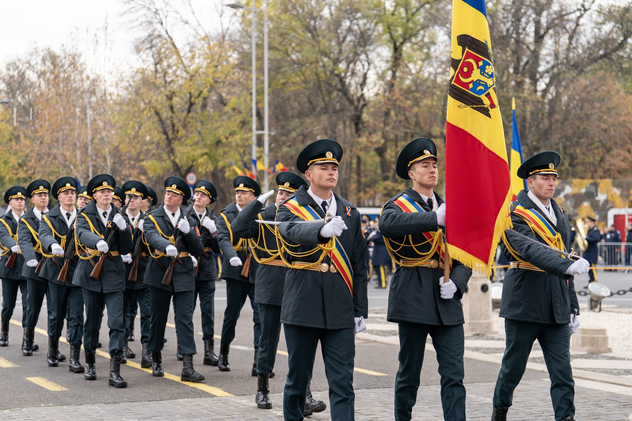 (ВИДЕО, ФОТО) Военные из Молдовы приняли участие в параде в Румынии. Вместе с солдатами из 10 стран