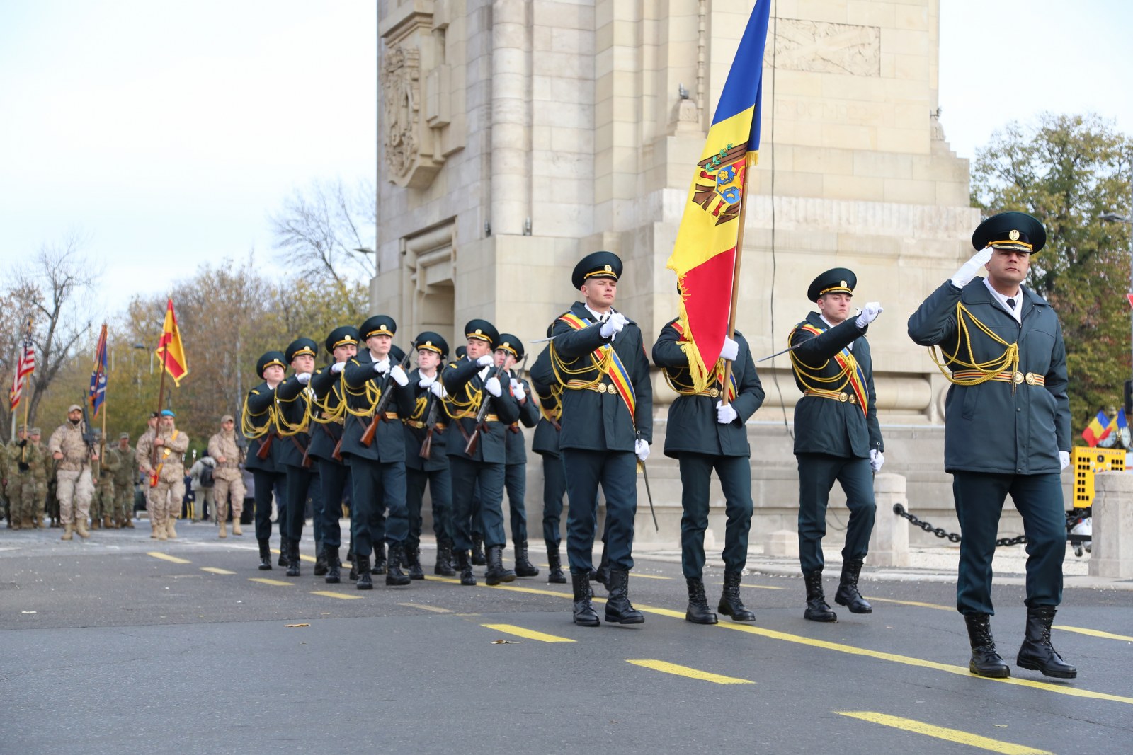 (ВИДЕО, ФОТО) Военные из Молдовы приняли участие в параде в Румынии. Вместе с солдатами из 10 стран