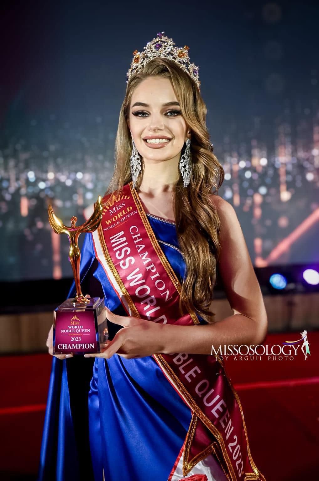 FOTO O tânără din Moldova, desemnată cea mai frumoasă femeie la un concurs desfășurat în Malaezia. Ce premiul a câștigat