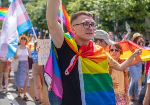 Compensații de 120 000 lei pentru un moldovean gay, agresat în armată. Acesta cere compensații mai mari: Voi contesta decizia