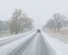 (ВИДЕО) В некоторых районах Молдовы идет снег. Полиция призвала водителей быть осторожными