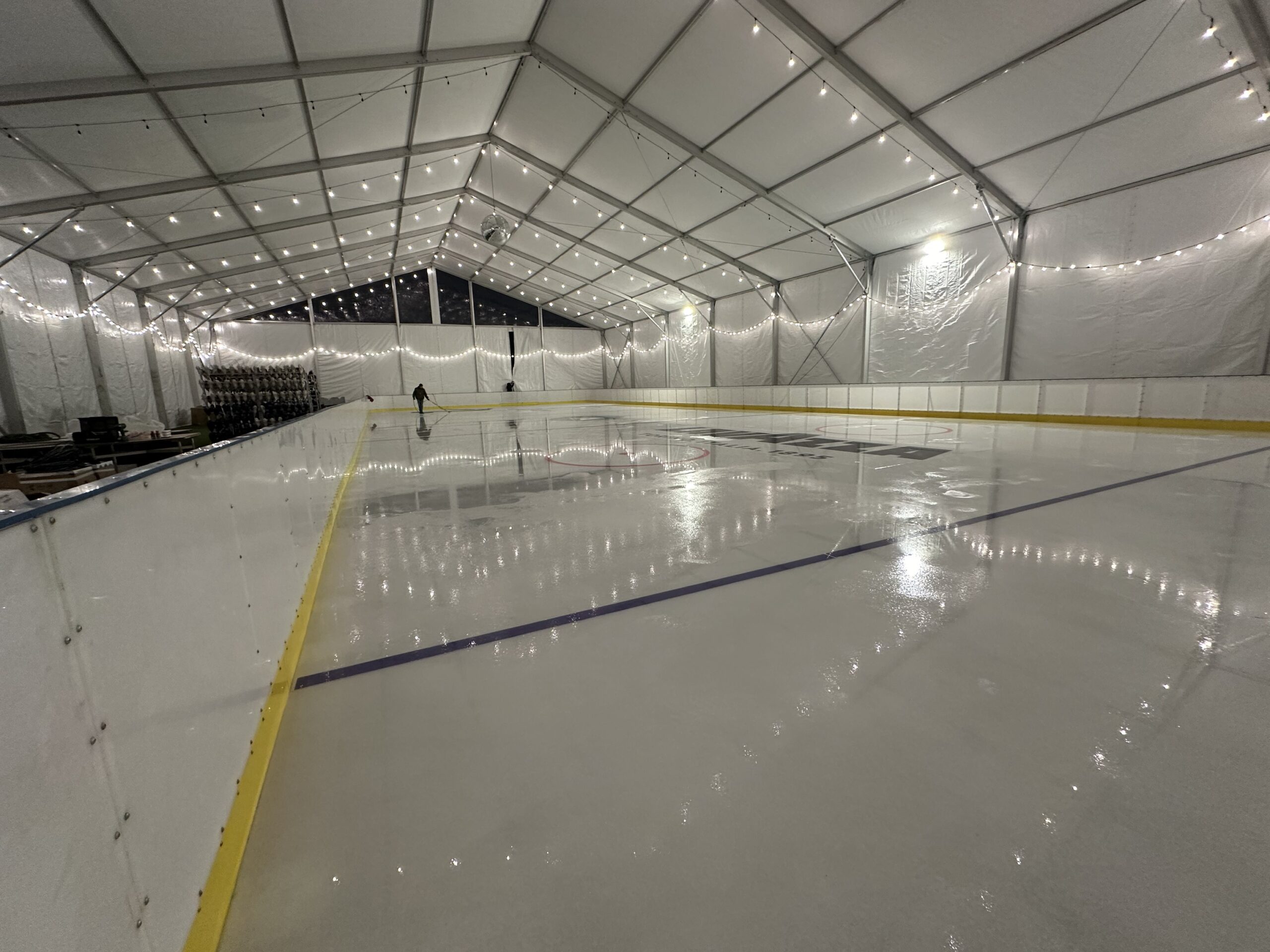 Deschiderea mult așteptată a celei mai mari piste de patinaj "Ice Arena"