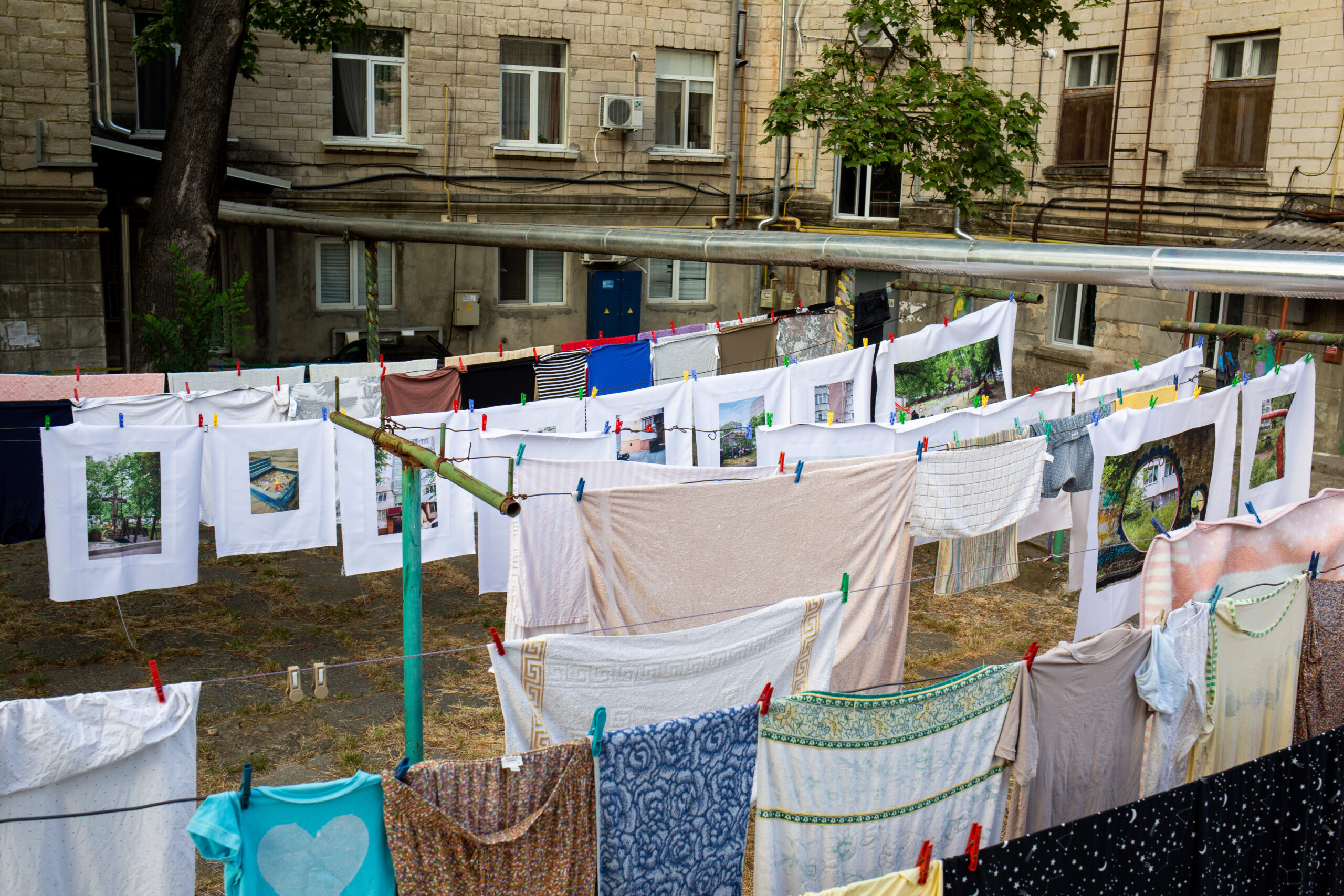 Жилые дома, знаменитые ДВОРы, под пристальным вниманием активистов из Кишинева