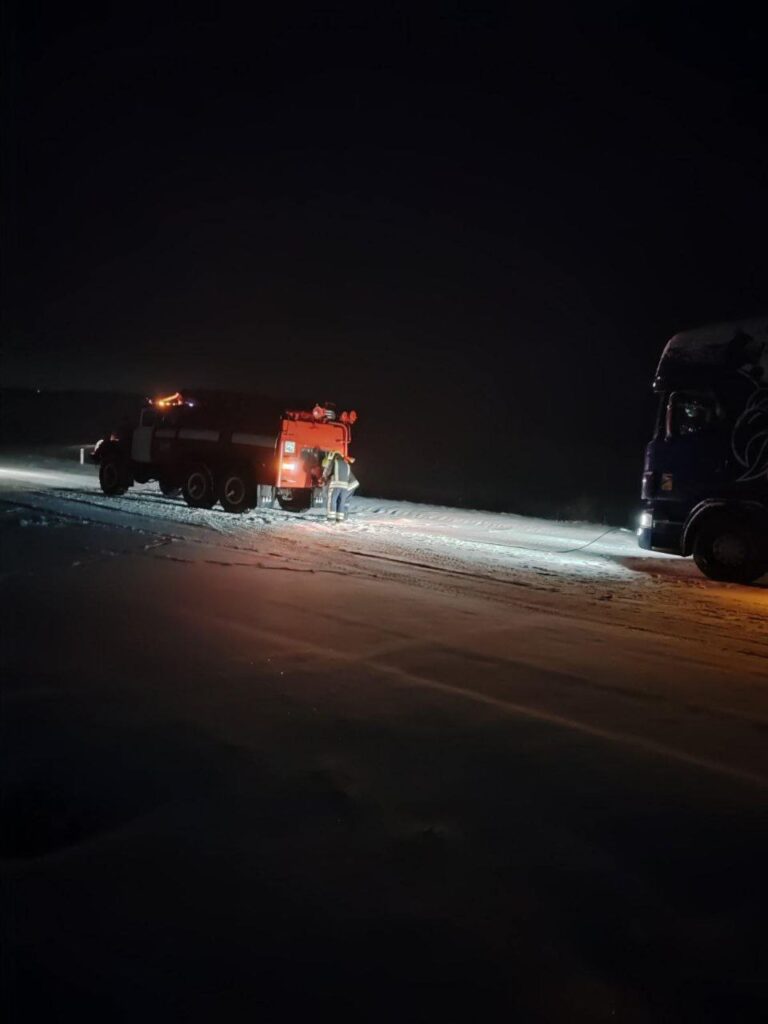 (ФОТО) В Молдове водителей предупредили о снежных заносах и гололеде. Как обстоят дела в Кишиневе