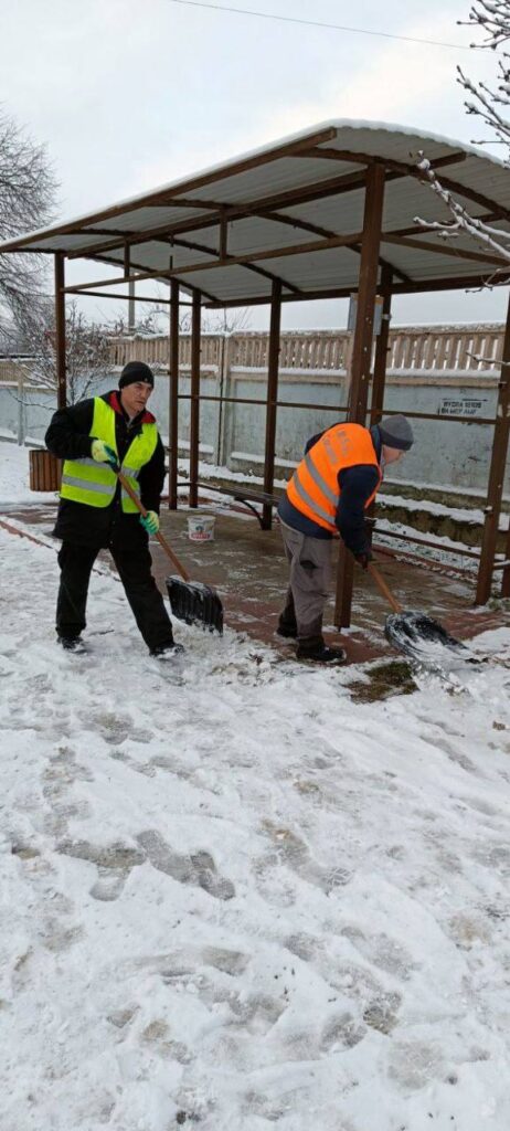 (ФОТО) В Молдове водителей предупредили о снежных заносах и гололеде. Как обстоят дела в Кишиневе