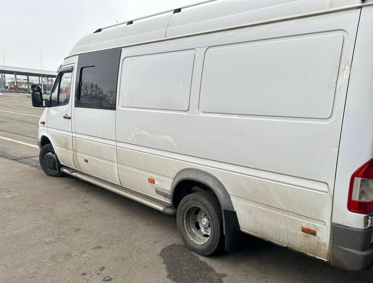 FOTO Leușeni: un șofer aducea în Moldova un aparat electric Bitmain Antminer - Bitcoin. Vameșii au ridicat bunul nedeclarat 