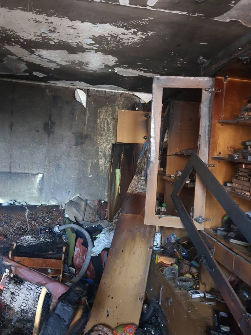 (ФОТО) В Кишиневе в многоэтажном доме произошел пожар. Есть погибший