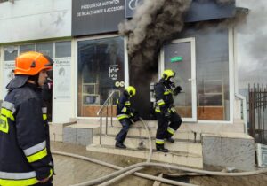 (ФОТО) В Комрате в торговом комплексе произошел пожар