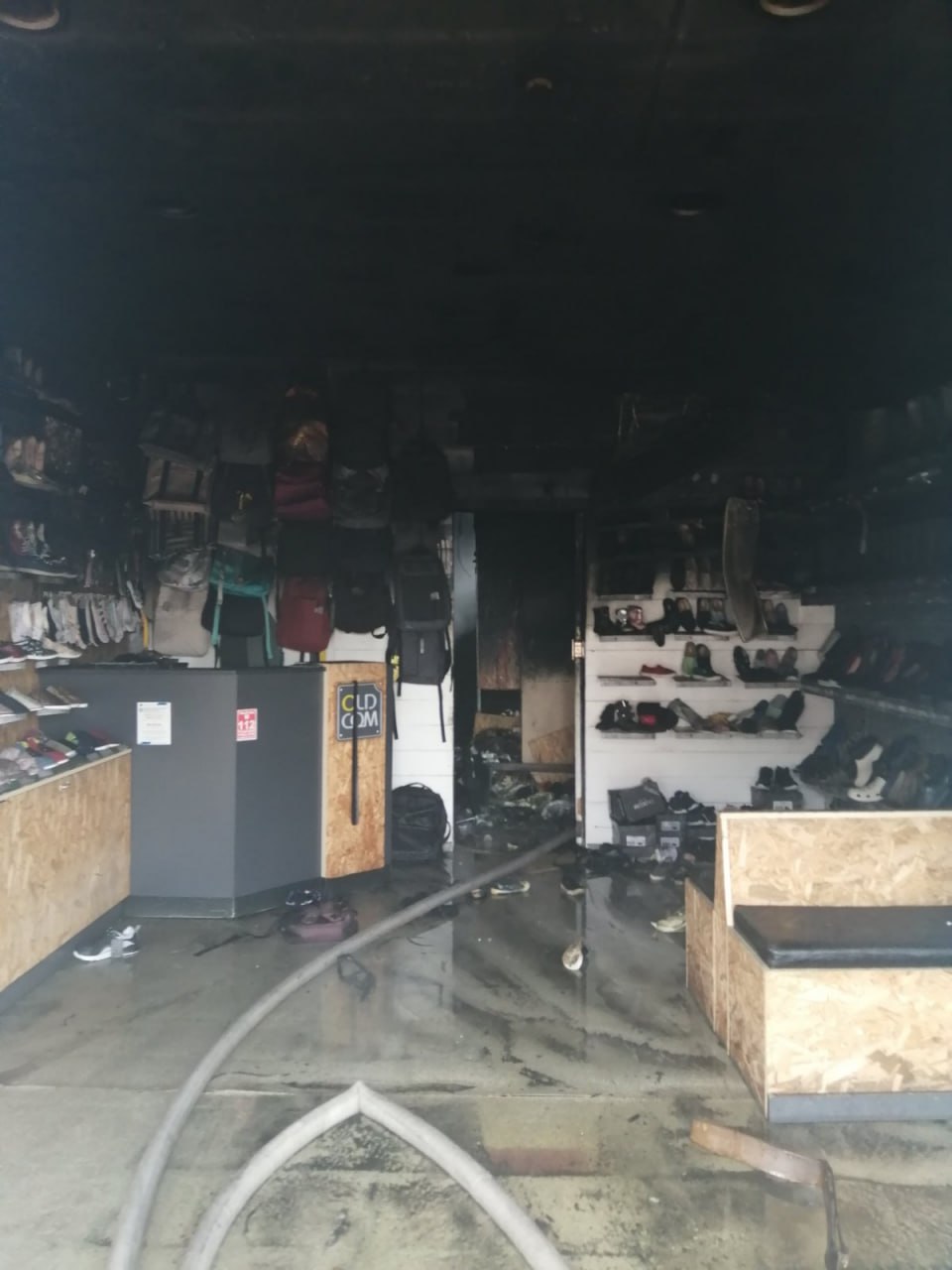 (ФОТО) В Комрате в торговом комплексе произошел пожар