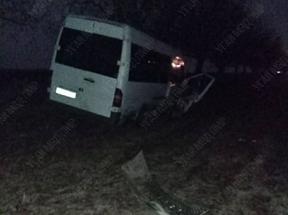 В Приднестровье маршрутка столкнулась с автомобилем. Семь человек попали в больницу