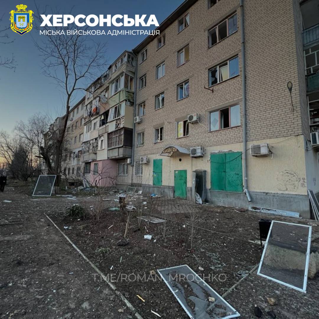 FOTO Atac nocturn asupra orașului Herson: rachetele rusești au luat viața a trei persoane