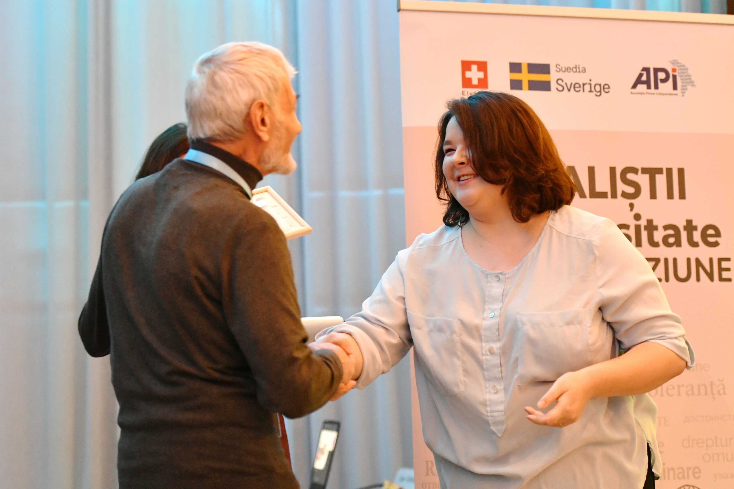 (ФОТО) Журналист NewsMaker Дарья Слободчикова получила премию конкурса «Журналисты за разнообразие и инклюзивность»
