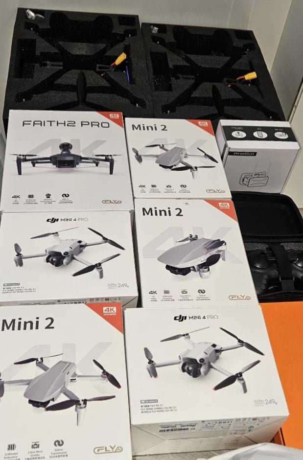 VIDEO Tentativă de contrabandă cu drone și genți de lux la Aeroportul Chișinău. Doi străini riscă să fie sancționați