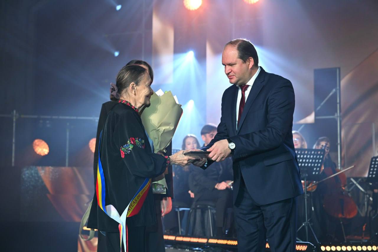 Opt personalități au devenit cetățeni de onoare ai municipiului Chișinău. Între ei – frații Advahov și Gheorghe Mustea